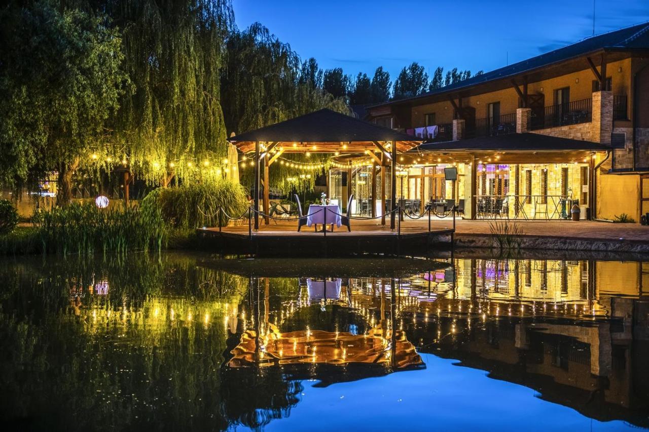 Session Hotel Ráckeve Екстериор снимка