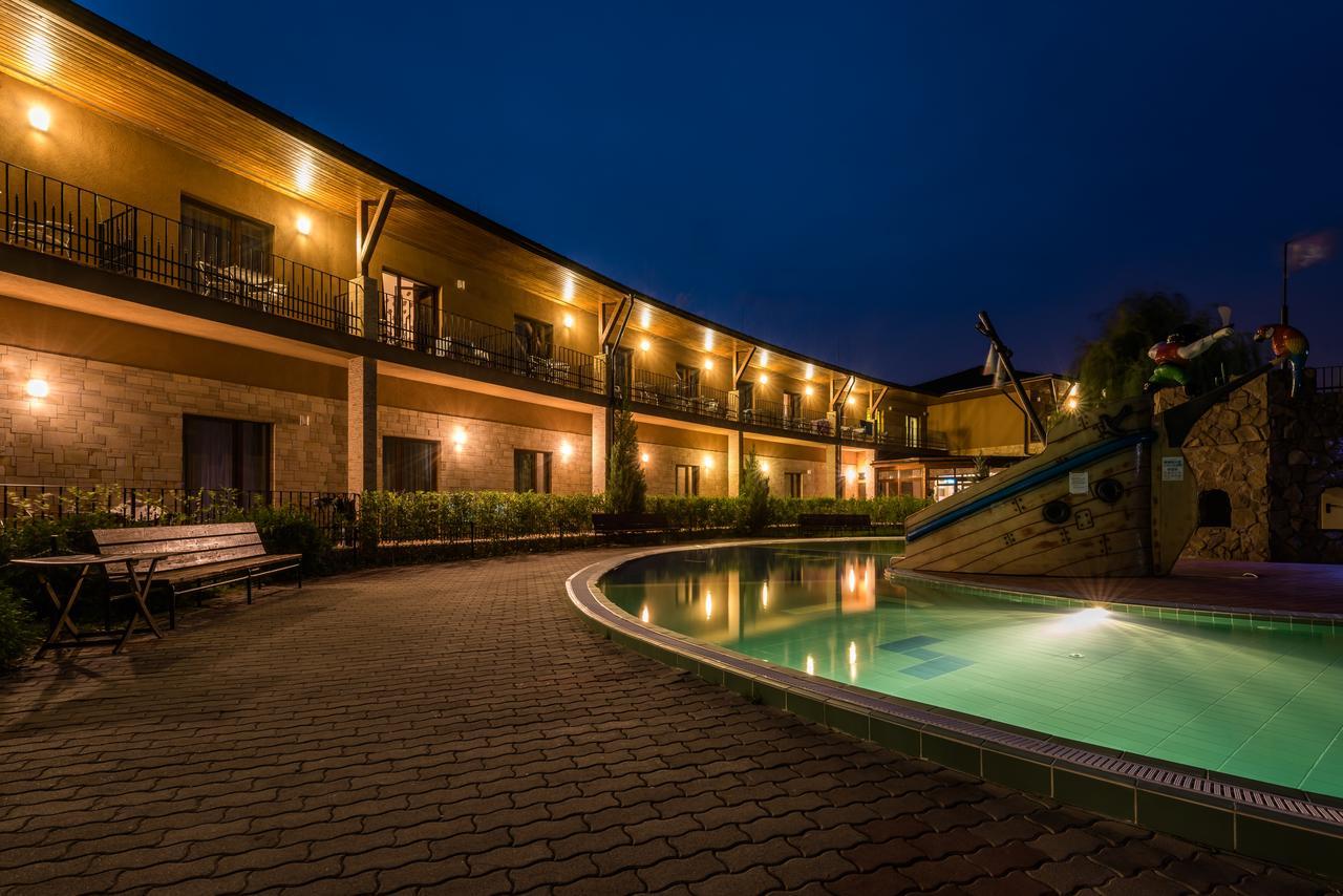 Session Hotel Ráckeve Екстериор снимка